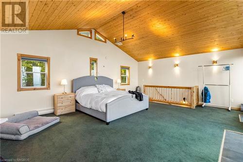 18 Cape Chin North Shore Road, North Bruce Peninsula, ON - Indoor Photo Showing Bedroom