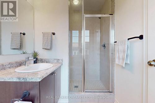 294 King Rd, Richmond Hill, ON - Indoor Photo Showing Bathroom