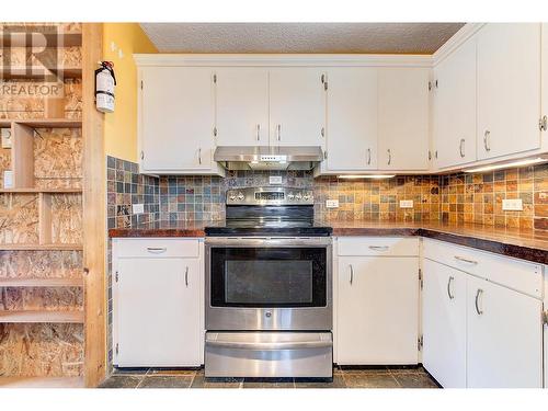 3481 Webber Road, West Kelowna, BC - Indoor Photo Showing Kitchen