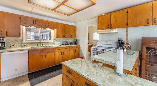 5394 Highway 3A, Wynndel, BC - Indoor Photo Showing Kitchen With Double Sink