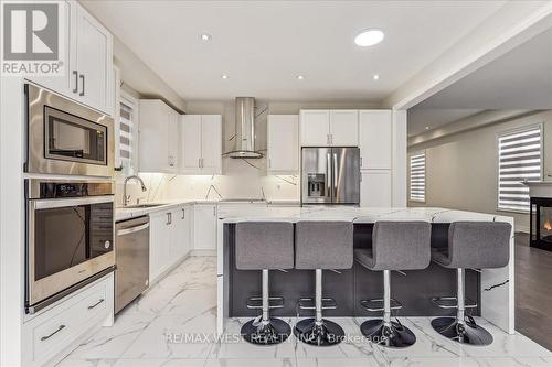 33 Morley Cres, Whitby, ON - Indoor Photo Showing Kitchen With Upgraded Kitchen