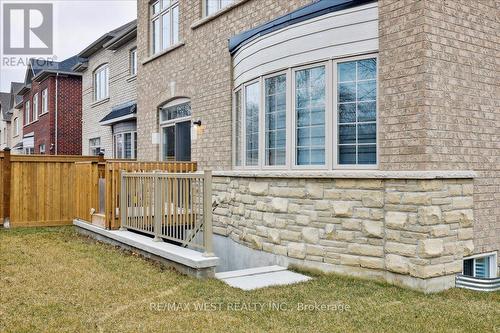 33 Morley Cres, Whitby, ON - Outdoor