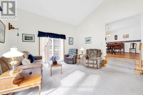 12599 Highway 41, Addington Highlands, ON - Indoor Photo Showing Living Room