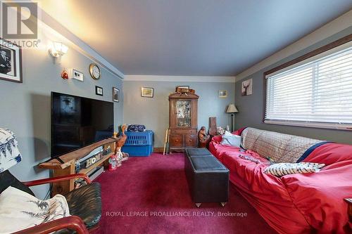 1151 Harlowe Road, North Frontenac, ON - Indoor Photo Showing Living Room