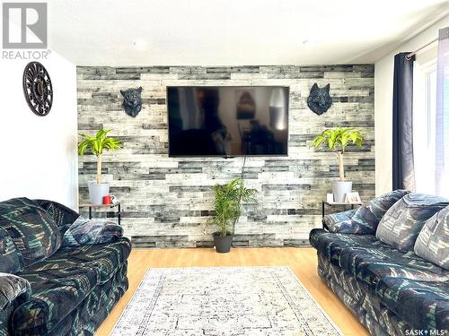 388 Betts Avenue, Yorkton, SK - Indoor Photo Showing Living Room