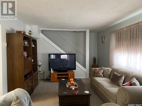214 7Th Avenue W, Rosetown, SK - Indoor Photo Showing Living Room