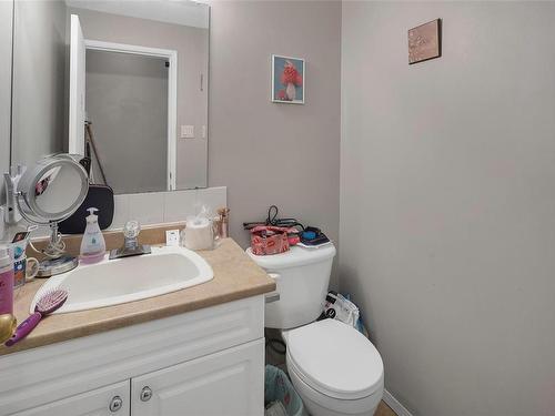 9-6089 Truesdale St, Duncan, BC - Indoor Photo Showing Bathroom
