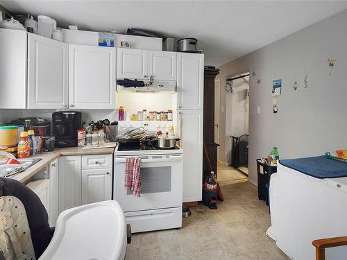 9-6089 Truesdale St, Duncan, BC - Indoor Photo Showing Kitchen