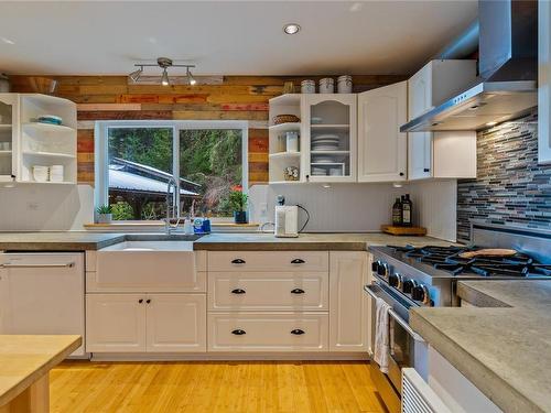 7295 Osborne Bay Rd, Duncan, BC - Indoor Photo Showing Kitchen