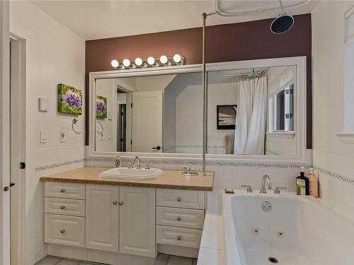 7295 Osborne Bay Rd, Duncan, BC - Indoor Photo Showing Bathroom