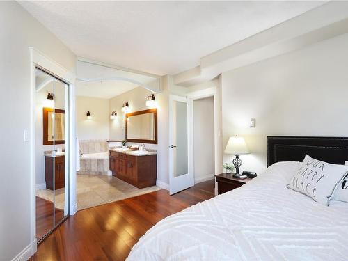 215-3666 Royal Vista Way, Courtenay, BC - Indoor Photo Showing Bedroom