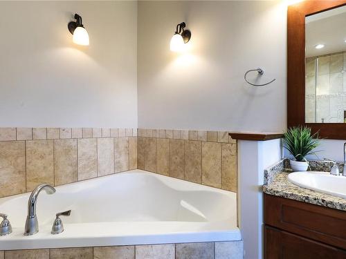 215-3666 Royal Vista Way, Courtenay, BC - Indoor Photo Showing Bathroom