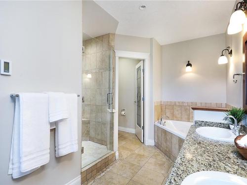 215-3666 Royal Vista Way, Courtenay, BC - Indoor Photo Showing Bathroom