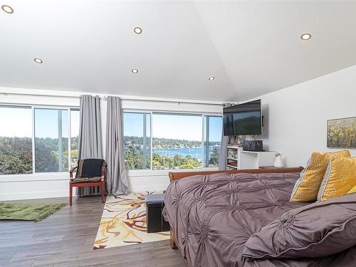 2576 Vista Bay Rd, Saanich, BC - Indoor Photo Showing Bedroom