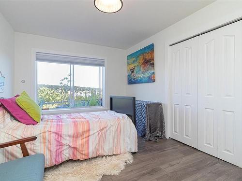 2576 Vista Bay Rd, Saanich, BC - Indoor Photo Showing Bedroom