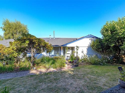 2576 Vista Bay Rd, Saanich, BC - Outdoor