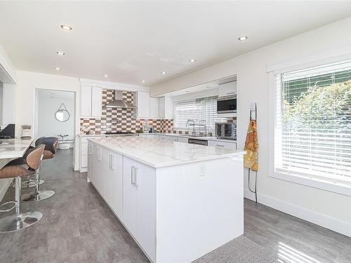 2576 Vista Bay Rd, Saanich, BC - Indoor Photo Showing Kitchen With Upgraded Kitchen