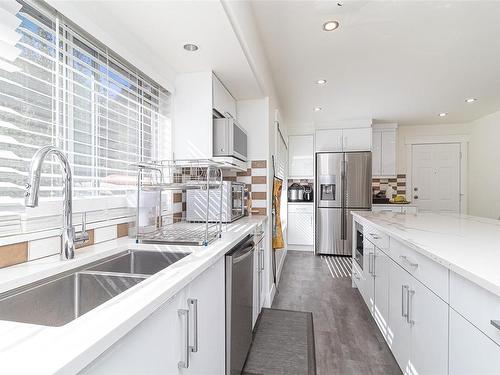 2576 Vista Bay Rd, Saanich, BC - Indoor Photo Showing Kitchen With Double Sink With Upgraded Kitchen