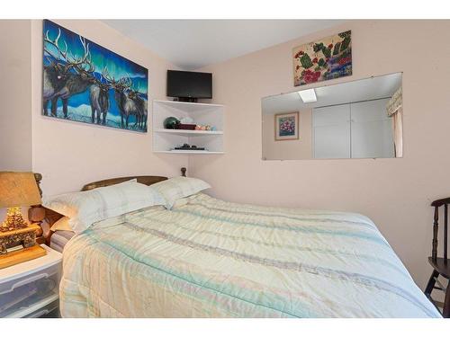 20 18 Street, Salmon Arm, BC - Indoor Photo Showing Bedroom