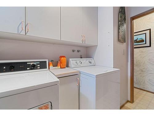 20 18 Street, Salmon Arm, BC - Indoor Photo Showing Laundry Room