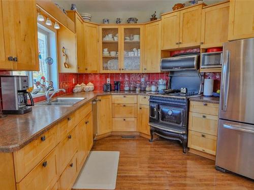 125 Des Mazes Road, Westbridge, BC - Indoor Photo Showing Kitchen With Double Sink