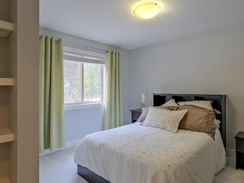 1053 Paret Crescent, Kelowna, BC - Indoor Photo Showing Bedroom