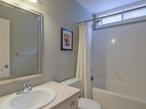 1053 Paret Crescent, Kelowna, BC - Indoor Photo Showing Bathroom