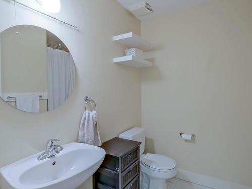 1053 Paret Crescent, Kelowna, BC - Indoor Photo Showing Bathroom