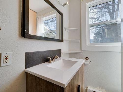 1083 Killarney Street, Penticton, BC - Indoor Photo Showing Bathroom