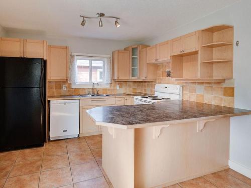 1083 Killarney Street, Penticton, BC - Indoor Photo Showing Kitchen With Double Sink