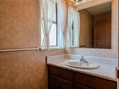 30-5951 Lakes Rd, Duncan, BC - Indoor Photo Showing Bathroom