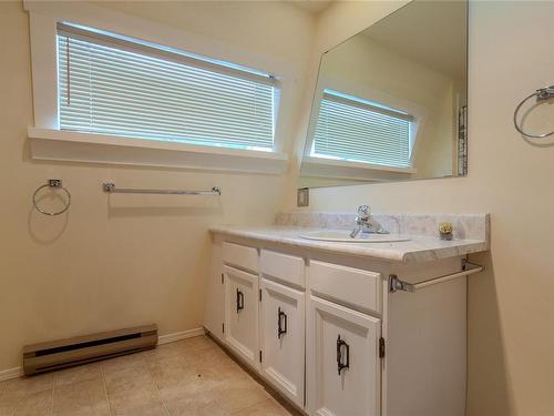 30-5951 Lakes Rd, Duncan, BC - Indoor Photo Showing Bathroom