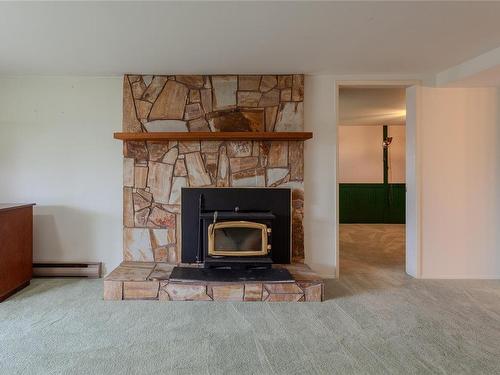 30-5951 Lakes Rd, Duncan, BC - Indoor Photo Showing Living Room With Fireplace