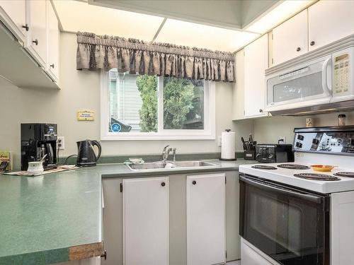 2317 Bowen Rd, Nanaimo, BC - Indoor Photo Showing Kitchen With Double Sink