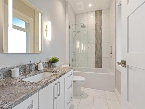 776 Hirst Ave, Parksville, BC - Indoor Photo Showing Bathroom
