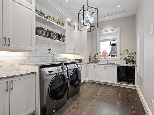 776 Hirst Ave, Parksville, BC - Indoor Photo Showing Laundry Room