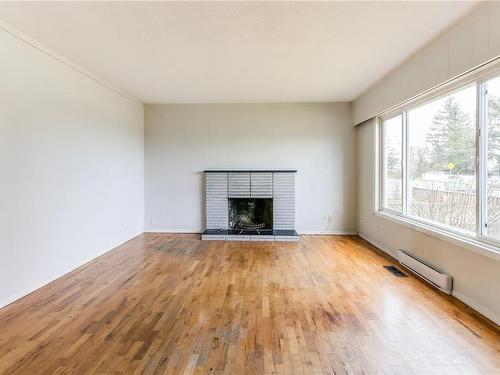 1020 Nelson St, Nanaimo, BC - Indoor Photo Showing Living Room With Fireplace