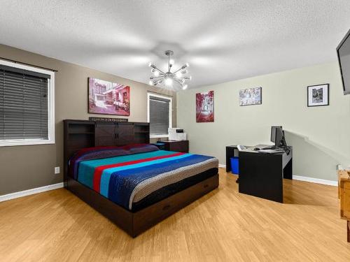 2535 Glenview Ave, Kamloops, BC - Indoor Photo Showing Bedroom