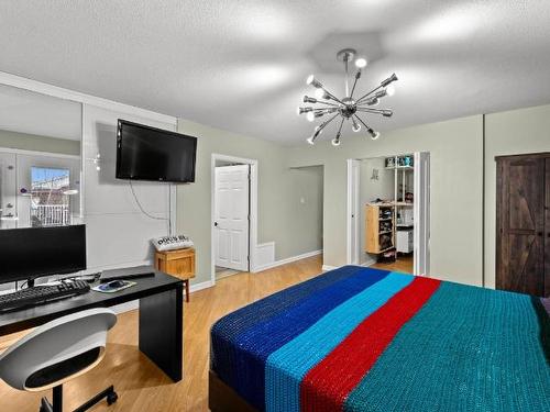 2535 Glenview Ave, Kamloops, BC - Indoor Photo Showing Bedroom
