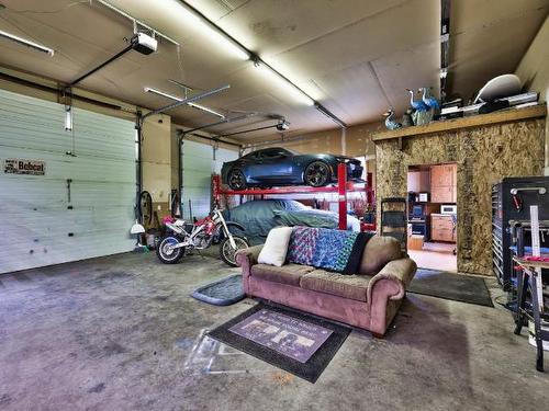 2535 Glenview Ave, Kamloops, BC - Indoor Photo Showing Garage