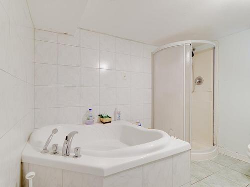 Bathroom - 5890 Av. Bienville, Brossard, QC - Indoor Photo Showing Bathroom