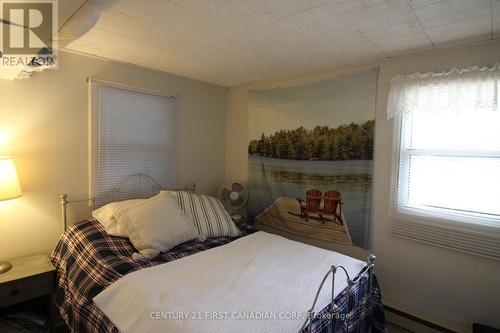 72254 Cliffside Dr, Bluewater, ON - Indoor Photo Showing Bedroom