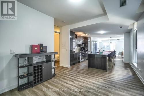 #325 -30 Nelson St, Toronto, ON - Indoor Photo Showing Kitchen With Upgraded Kitchen