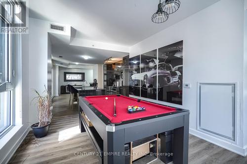 #325 -30 Nelson St, Toronto, ON - Indoor Photo Showing Living Room