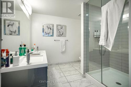 #325 -30 Nelson St, Toronto, ON - Indoor Photo Showing Bathroom