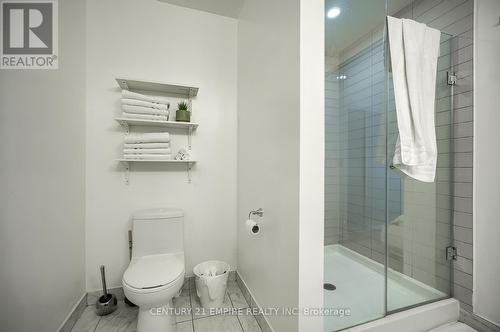 #325 -30 Nelson St, Toronto, ON - Indoor Photo Showing Bathroom