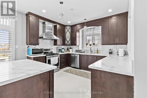 22 Travers Gate, Springwater, ON - Indoor Photo Showing Kitchen With Upgraded Kitchen