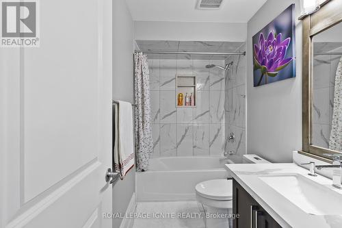 22 Travers Gate, Springwater, ON - Indoor Photo Showing Bathroom
