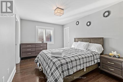 22 Travers Gate, Springwater, ON - Indoor Photo Showing Bedroom