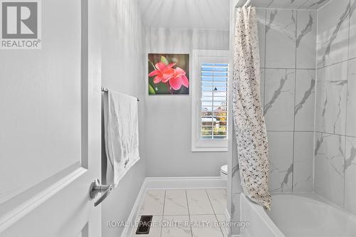 22 Travers Gate, Springwater, ON - Indoor Photo Showing Bathroom